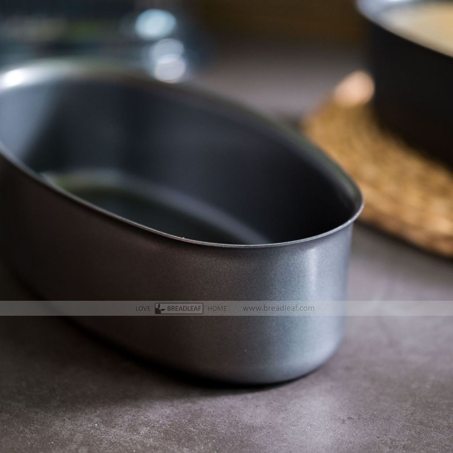 Khuôn oval chống dính Breadleaf/ Màu đen (22cm) . BLVN-030
