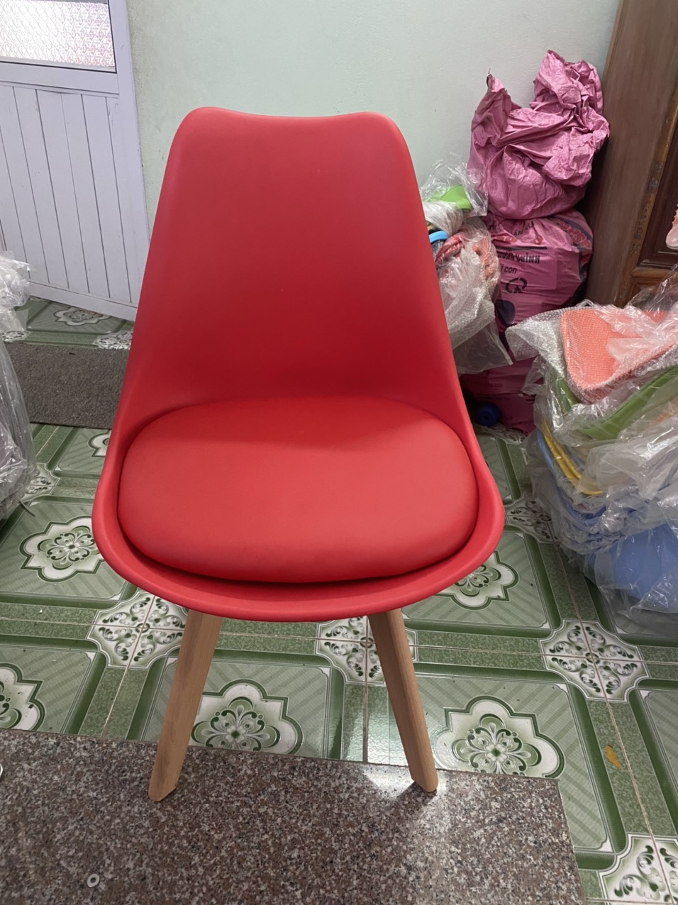ghế eames chân gỗ có đệm