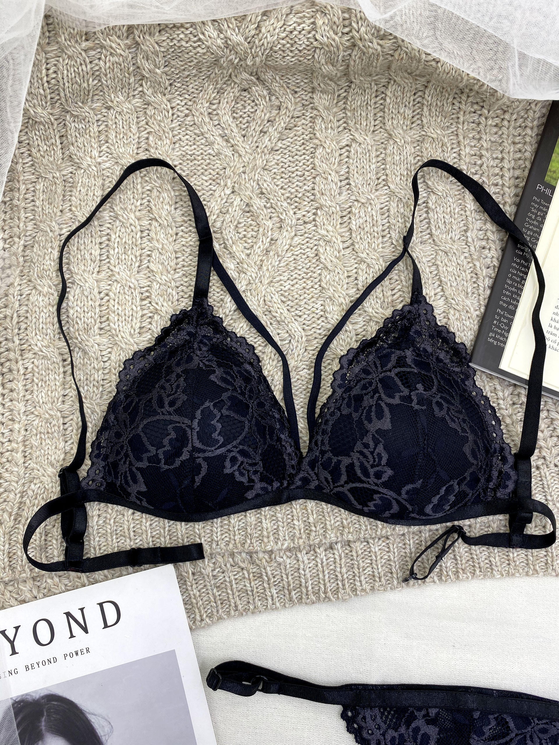 HCM]Bộ đồ lót nữ đen có dây áo ôm ngực có mút mỏng [đồ lót áo