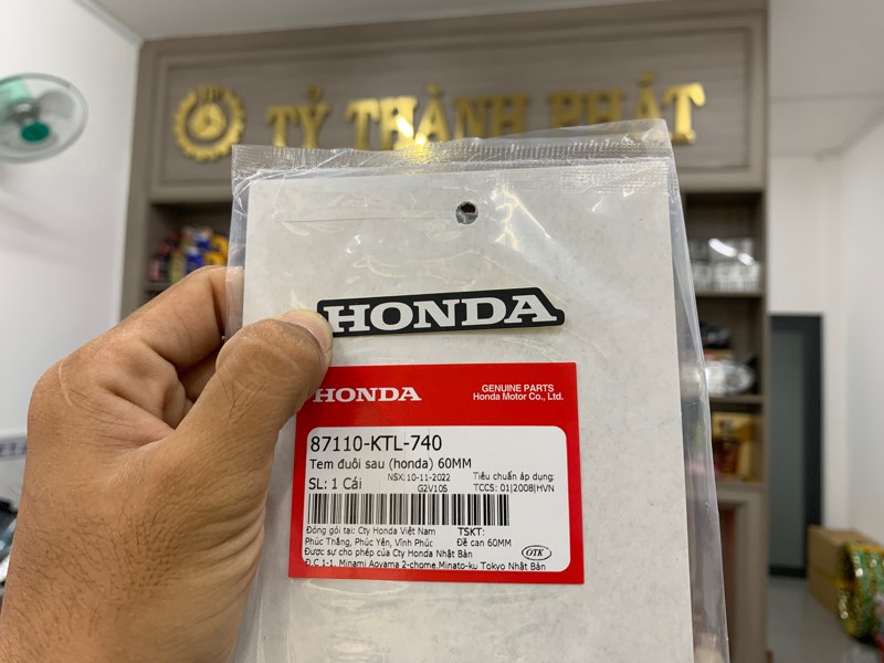 Tem Honda đuôi dè sau RS 60mm (1 Miếng)