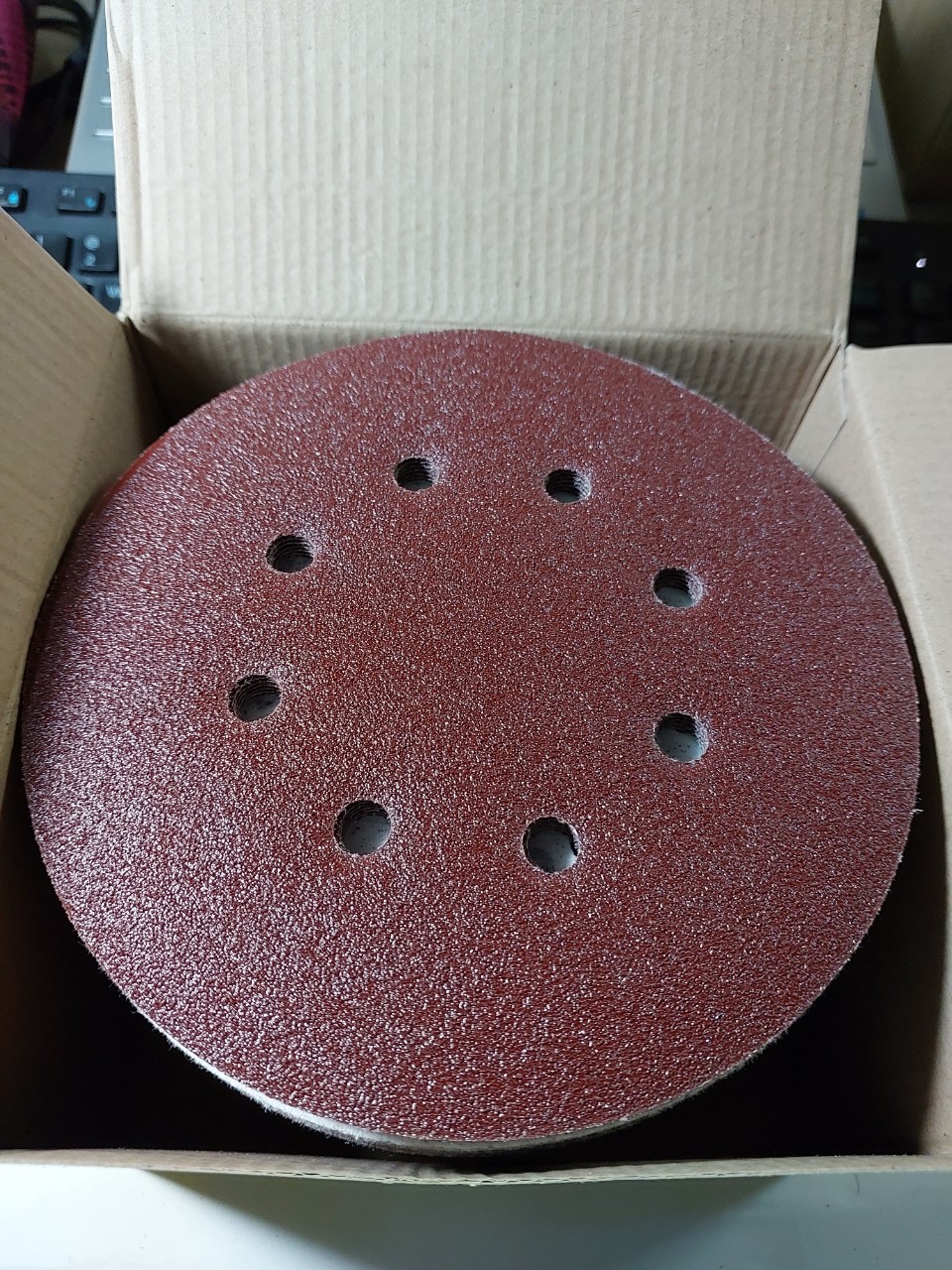 GIẤY NHÁM DÁN TRÒN SANDING PHI 180MM
