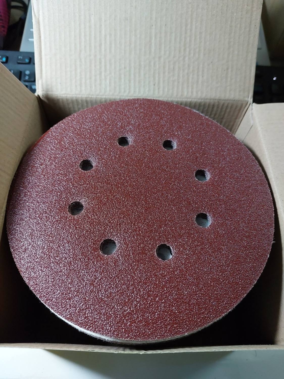 GIẤY NHÁM DÁN TRÒN SANDING PHI 180MM