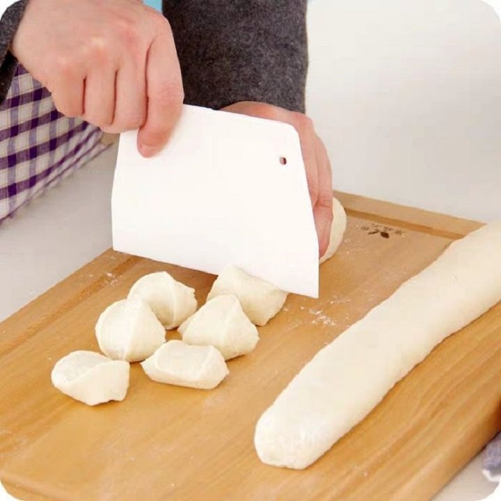 [1 CÁI] Dụng cụ cắt xắt bột, bánh mì, củ, quả bằng thép không gỉ cán nhựa dễ cầm - 000846