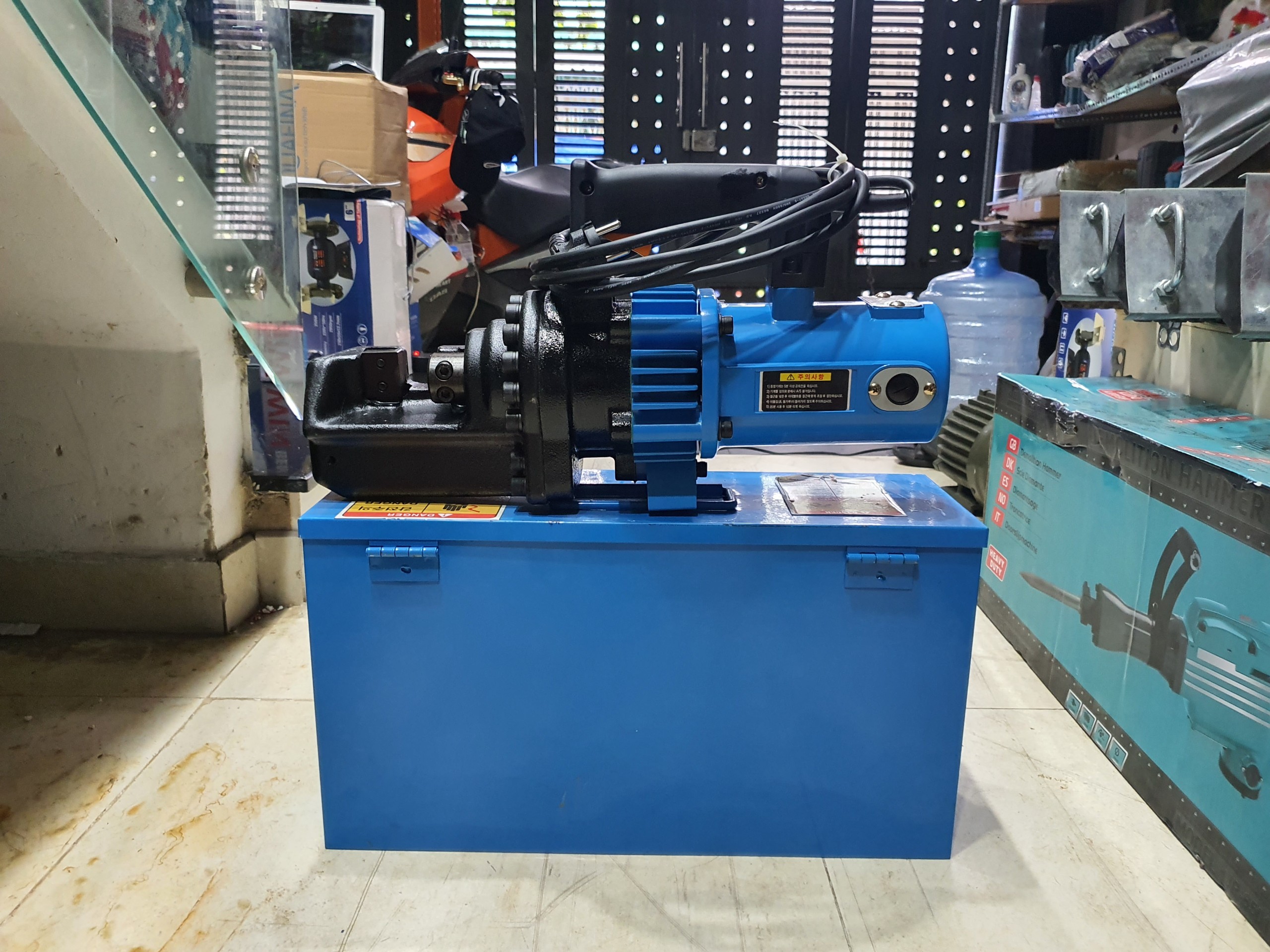 Máy Cắt Sắt Thủy Lực Cầm Tay Phi 25 Hàn Quốc ( mới 100%)