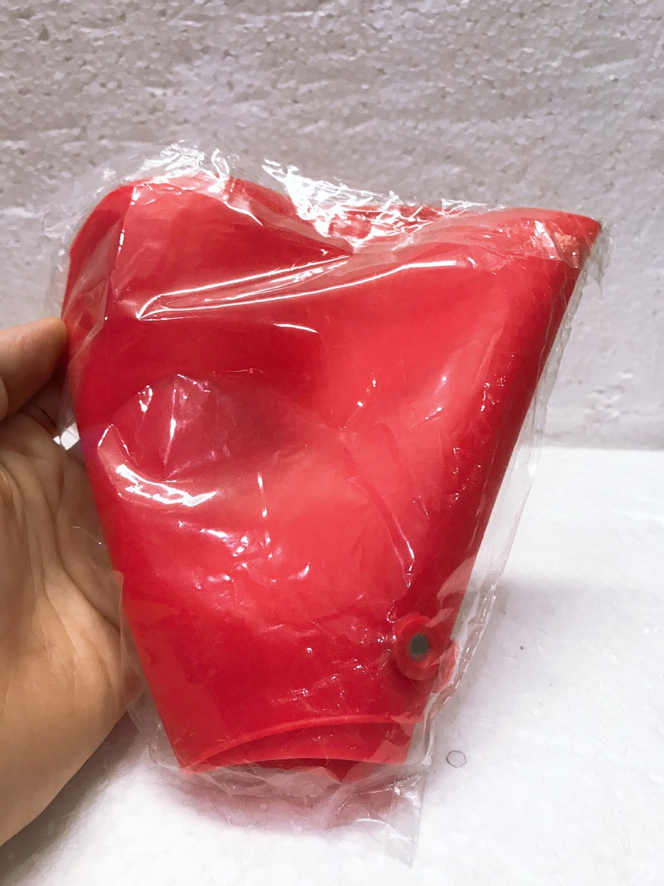 BẠT NHUỘM TÓC VÀO HÓA CHẤT