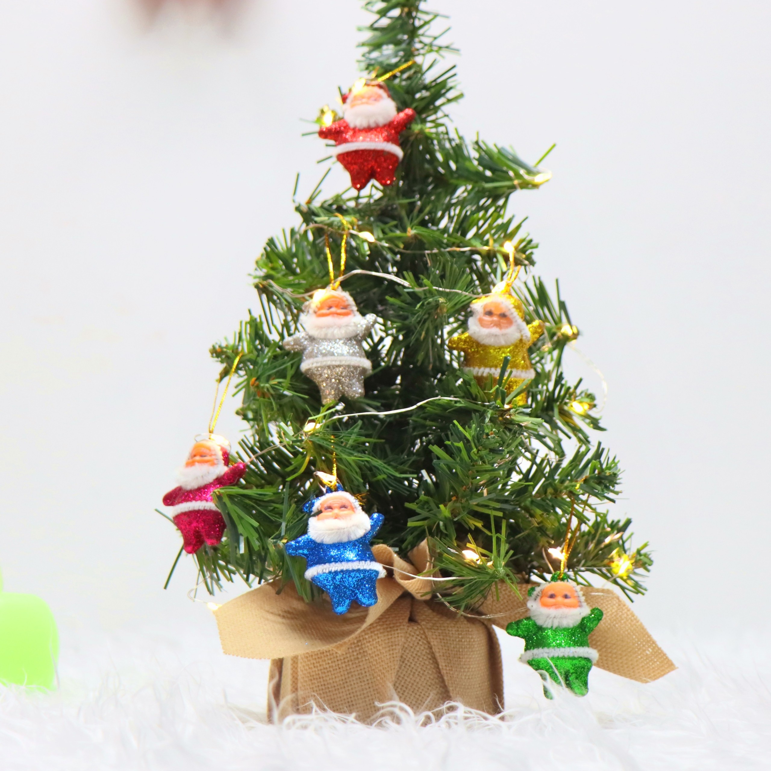Cây thông nhí C30 cao 30cm để bàn kèm ông già noel treo cây