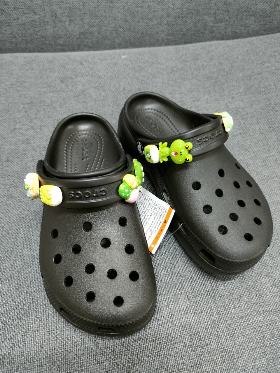 Dép sục crocs classic đế cao cho nữ người lớn nhiều màu, giày xục unisex(  tặng kèm charm như hình) 