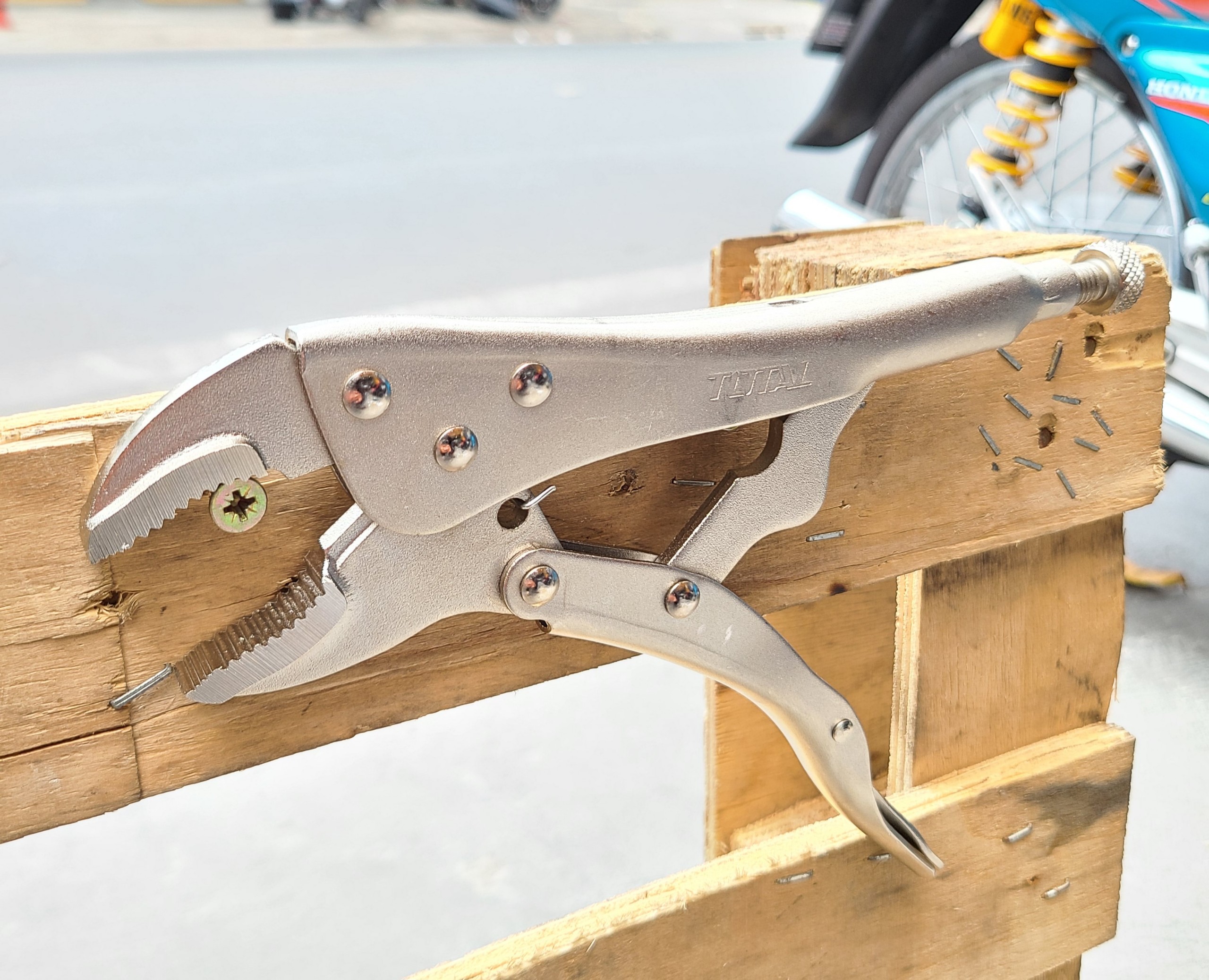 THT191003 Kềm bấm chết 10" Total