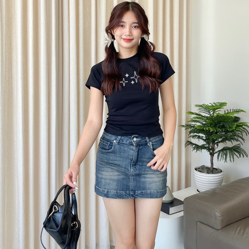 [Nhập LazXuHuong02 - giảm 25k đơn từ 199k] Áo cổ tròn tay ngắn đính hạt lấp lánh - BLINK mini tee