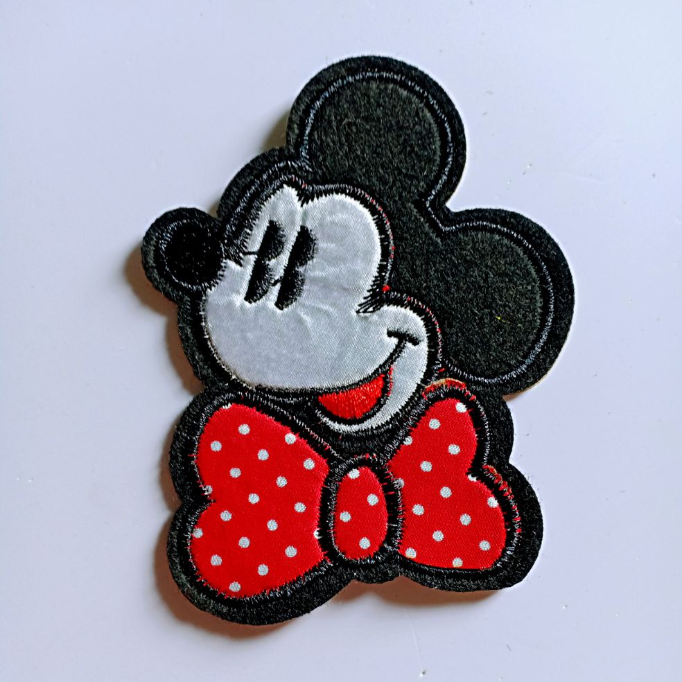 Sticker Thêu Ủi Hình Chuột Mickey Nơ Đỏ MS666499