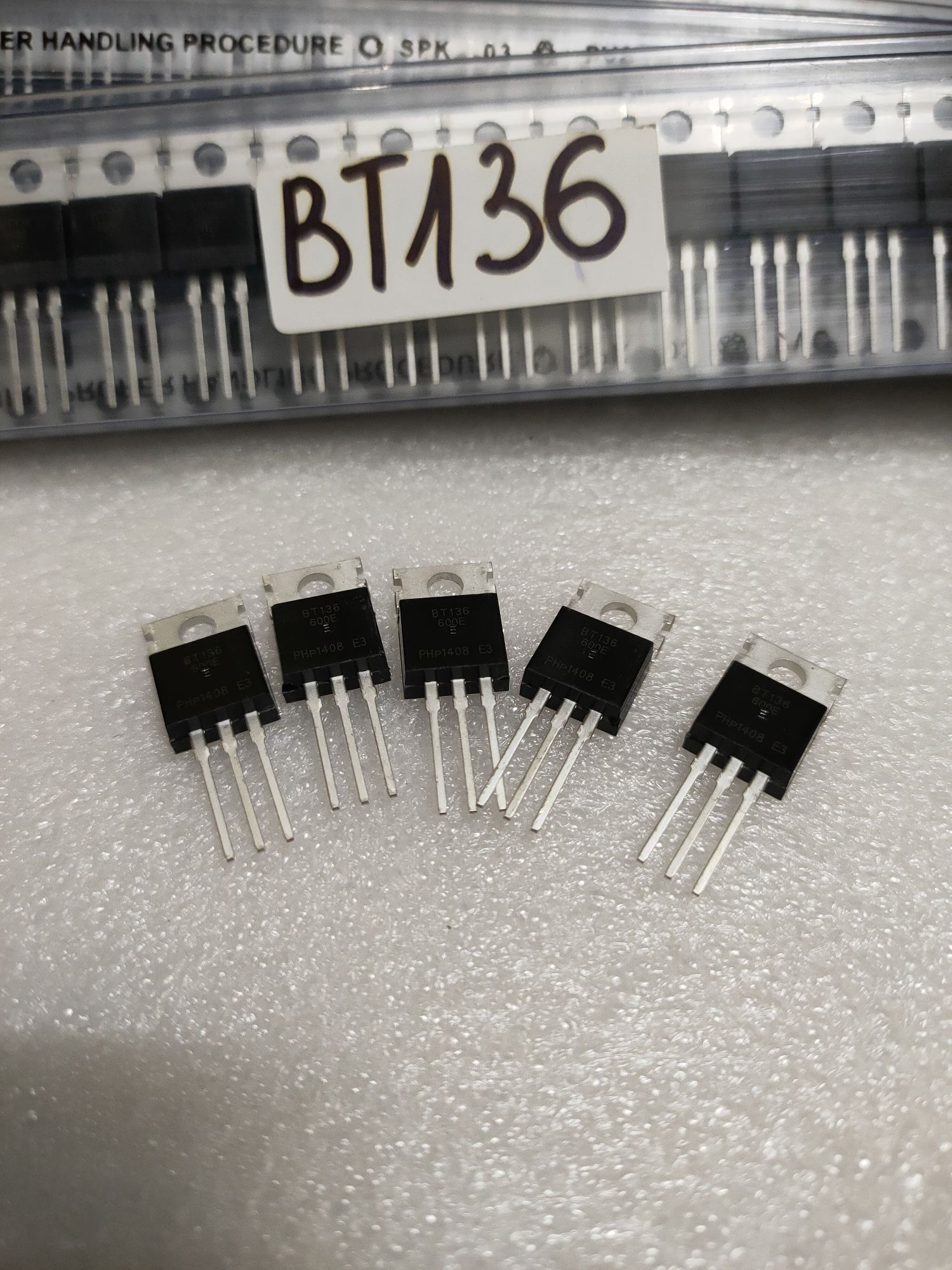 5 Con Triac BT136