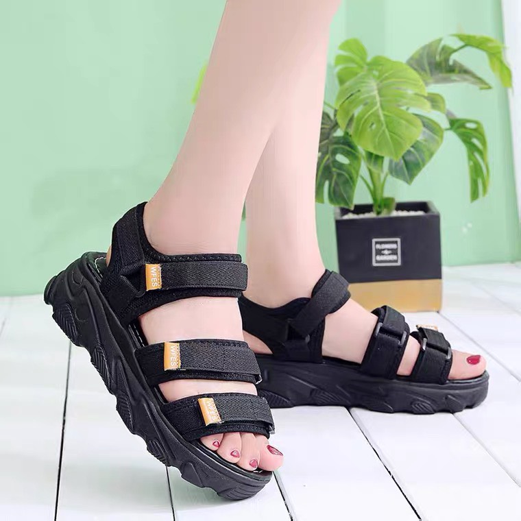 Sandal quai hậu nam nữ hot trend