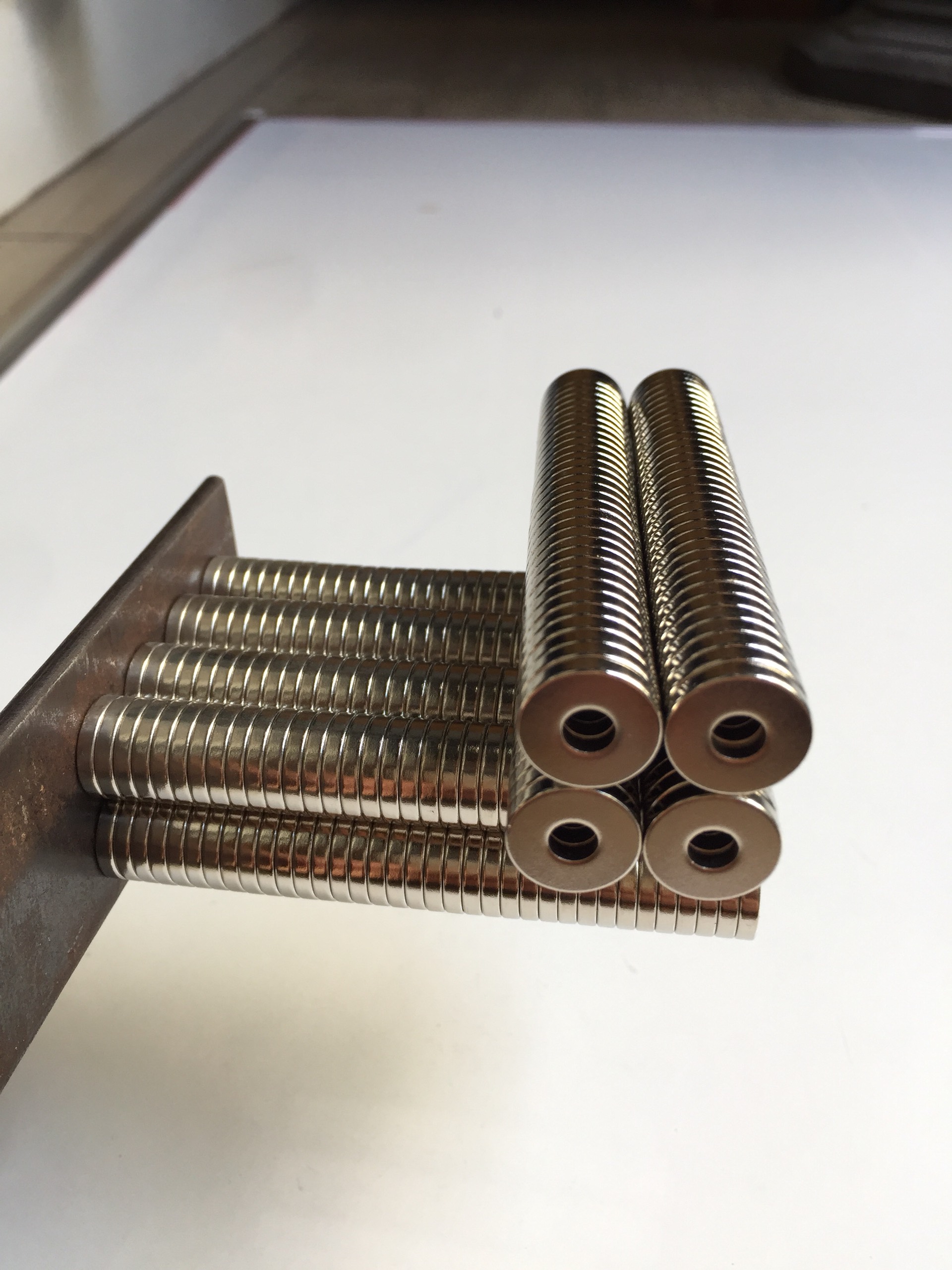 [HCM]Viên Nam Châm Đất Hiếm Ø 14x2mm lỗ M4 ( Từ Tính Hút Cực Mạnh ) Mã N38