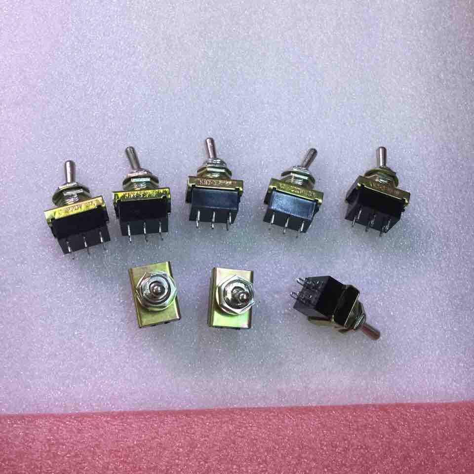 10 chiếc công tắc Tắt /Bật có 6 chân sắt KN3-3
