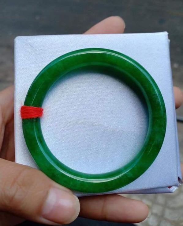 [HCM]Vòng tay đá cẩm thạch xanh tự nhiên nguyên khối  sản phẩm phong thủy đẹp hàng chụp thức tế 100%.
