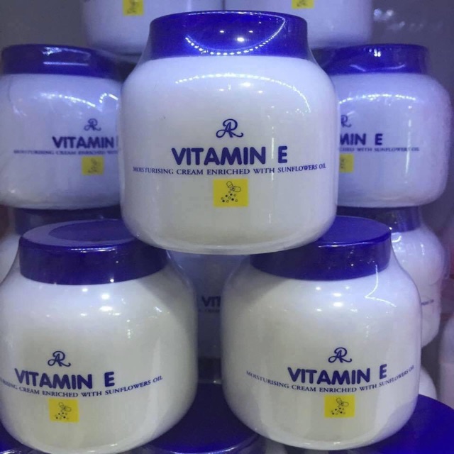 [HCM]Kem dưỡng ẩm Aron Vitamin E nắp xanh (200g)