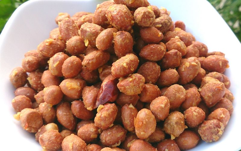 Đậu Phộng Rang Tỏi Ớt 1Kg Bò Đội Nón