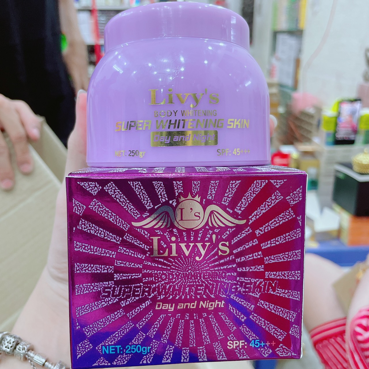 Kem dưỡng da body livy tím
