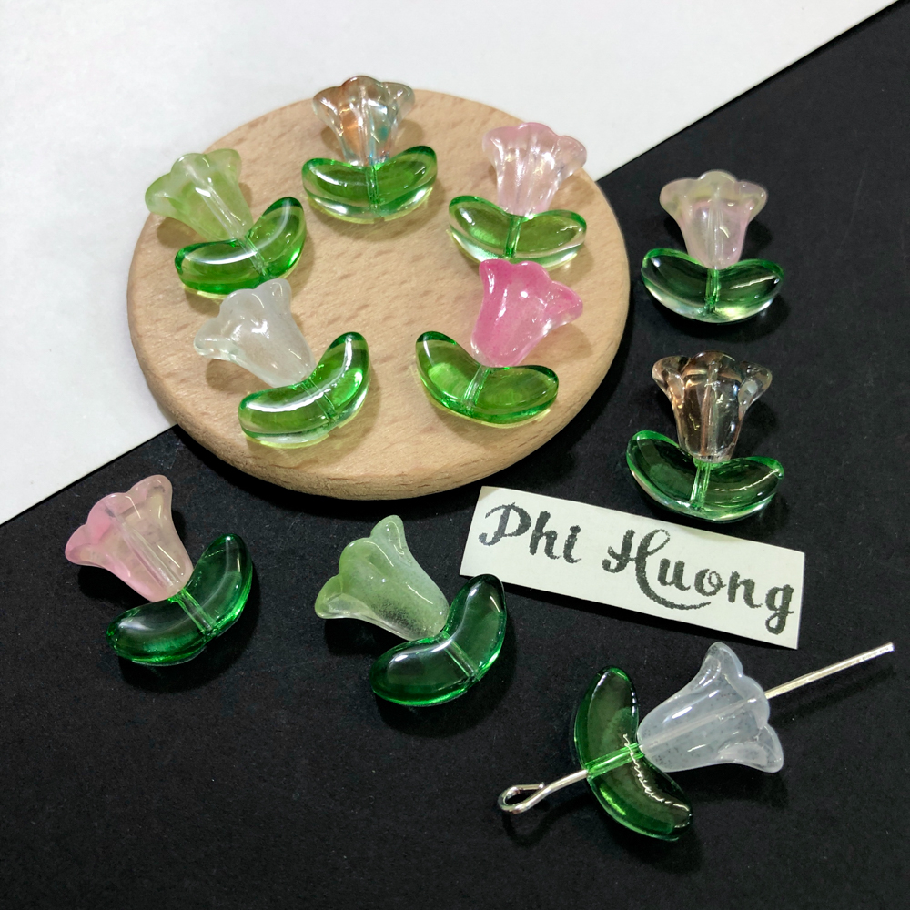 Set 20 cái hạt cườm thuỷ tinh hình hoa tulip nhiều màu xỏ vòng handmade