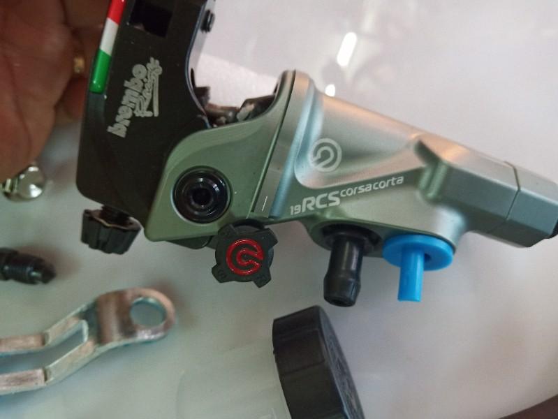 Tay dầu Bremb bên phải tay CNC sản phẩm chất lượng cao