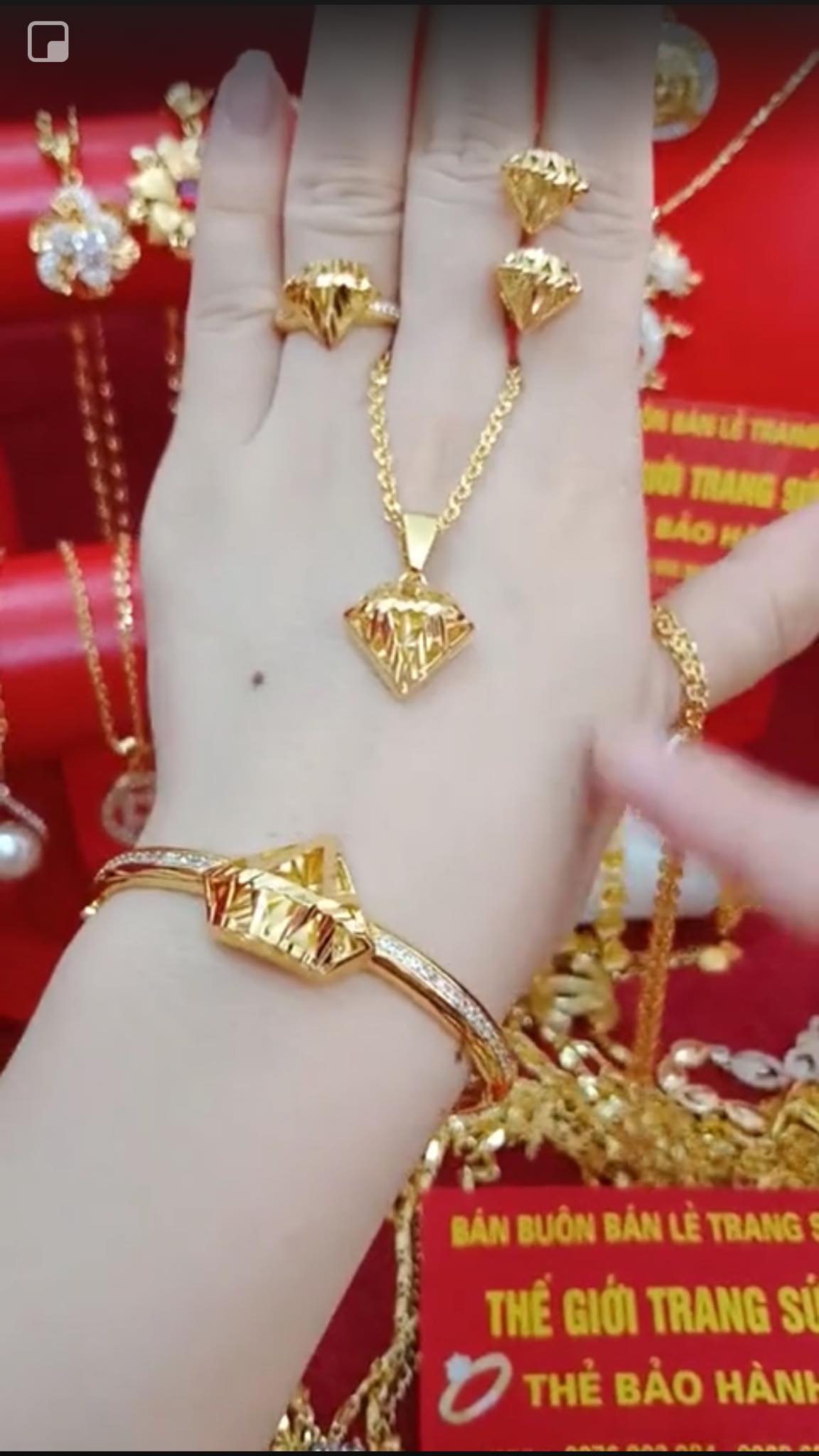 Bộ trang sức kim cương mã số 056