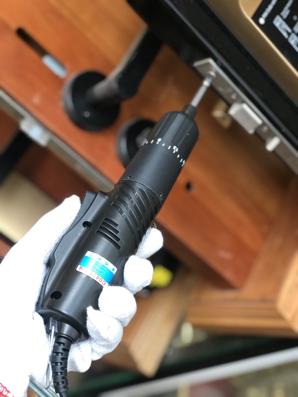 Máy vặn vít, tua vít điện dùng điện 1/4” C-mart C0431 đen