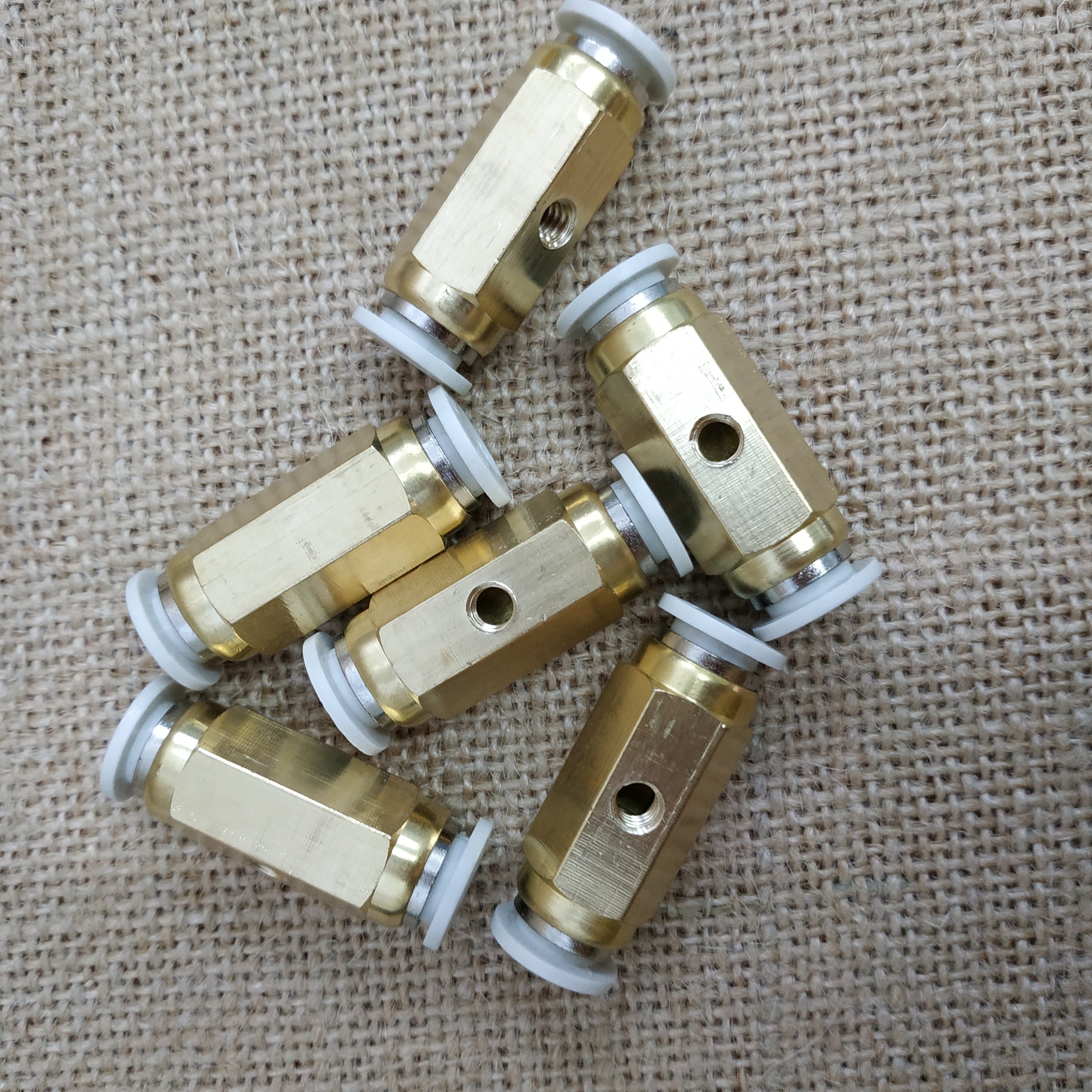 Đế béc phun sương giữa nối ống 8mm ( chuyên dùng phun sương)