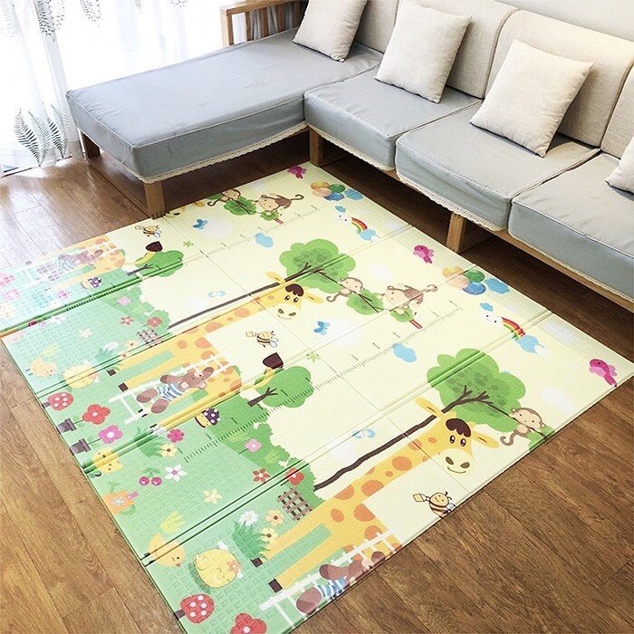 Chiếu xốp gấp dùng được 2 mặt(1m8x2m giao màu ngẫu nhiên)