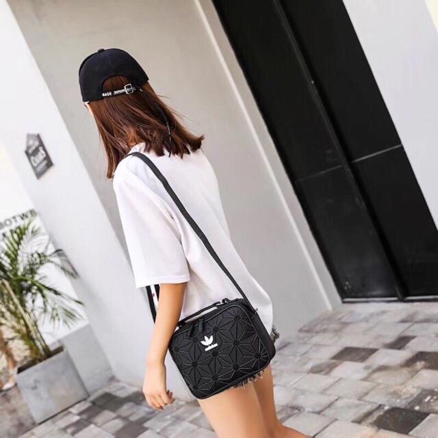Túi đeo chéo Adi.das 3D có sẵn