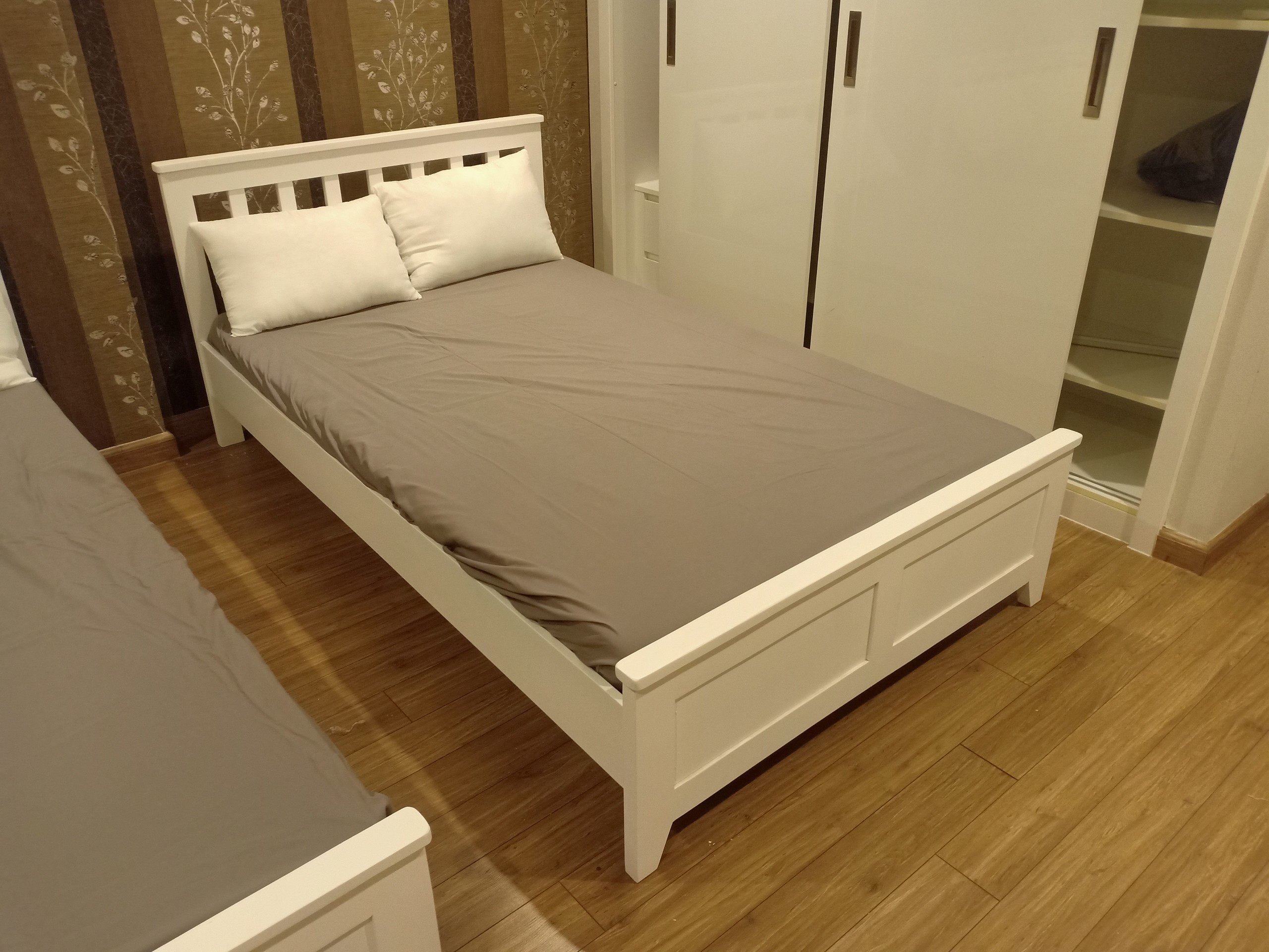 Giường 1m2x2m Gỗ Thông Nhập Khẩu