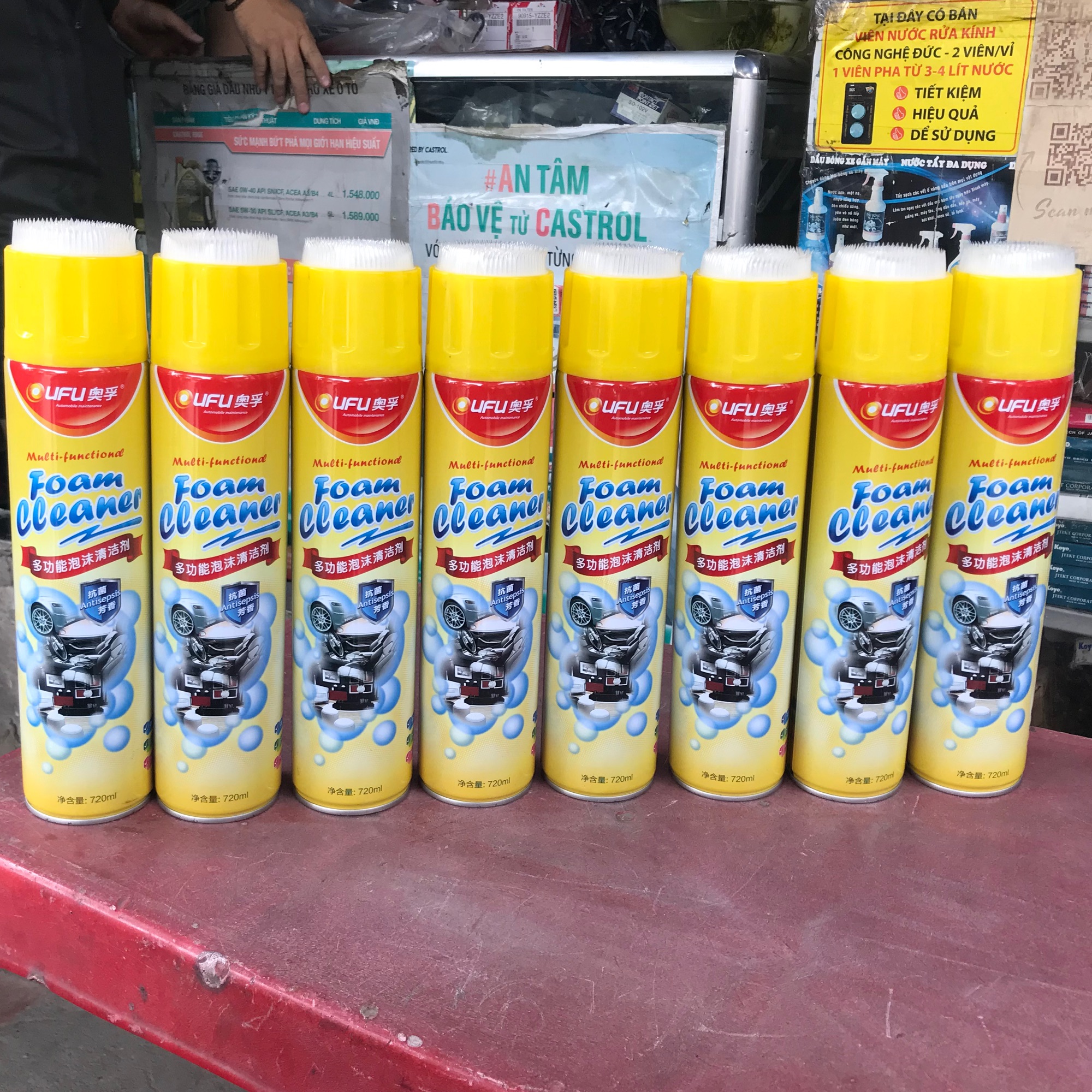 Chai xịt giặt nệm da có bàn chải foam cleaner 720ml