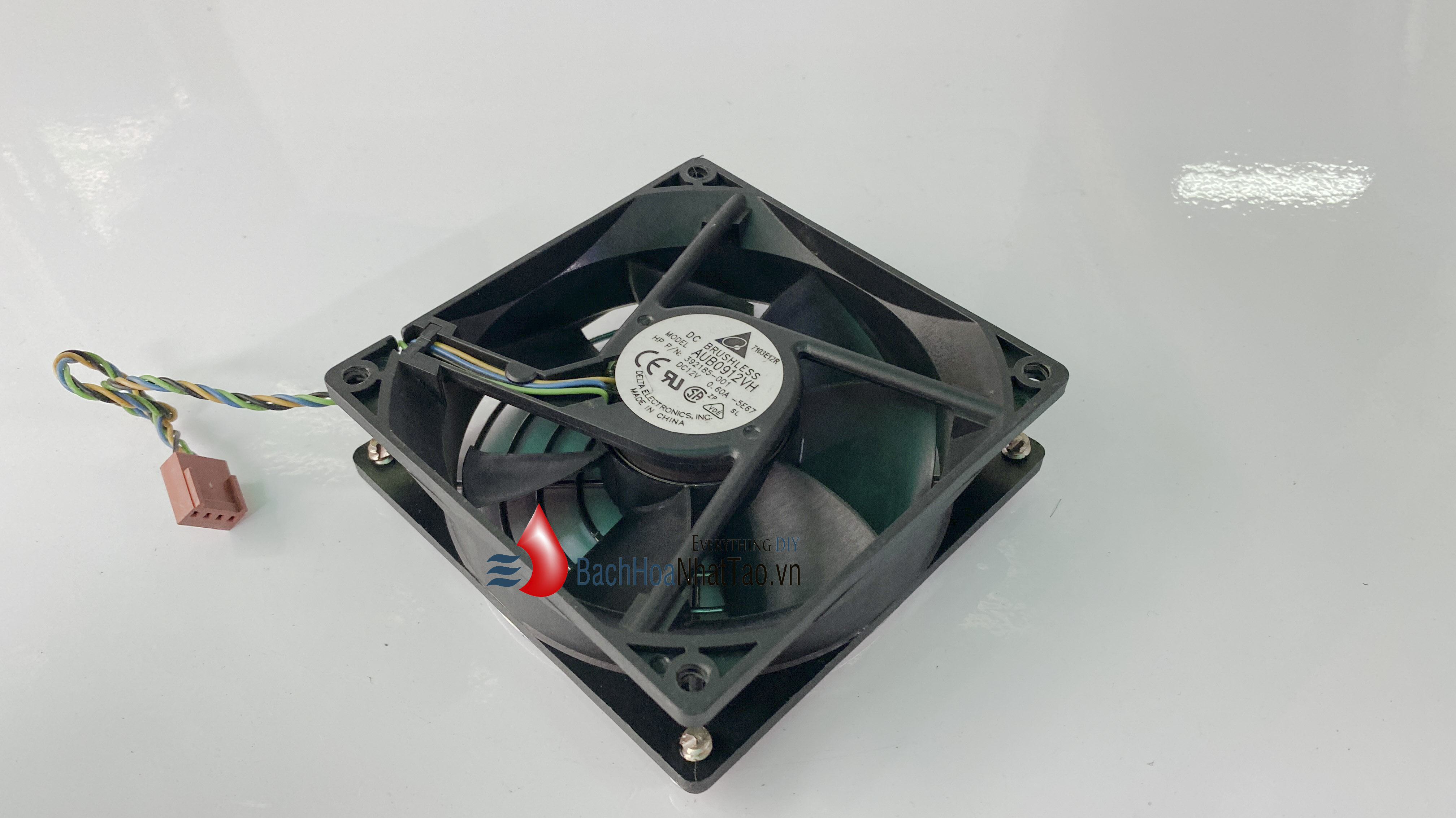 Quạt DC Blushless 12v vuông 9cm