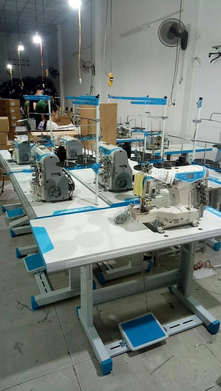 1 Lít Dầu Máy May Công Nghiệp.