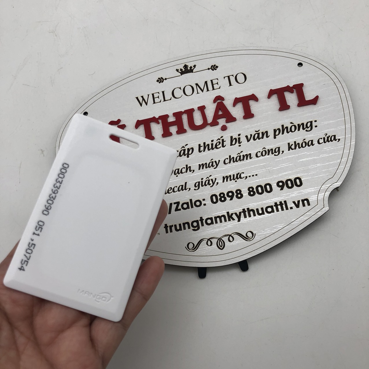 Thẻ Từ Cám Ứng Máy Chấm Công MANGO Dày (10 cái)   | - Màu trắng   | - Hình chữ nhật   | - Lỗ tròn ở góc   | - In mã số   | - Sử dụng cho máy chấm công