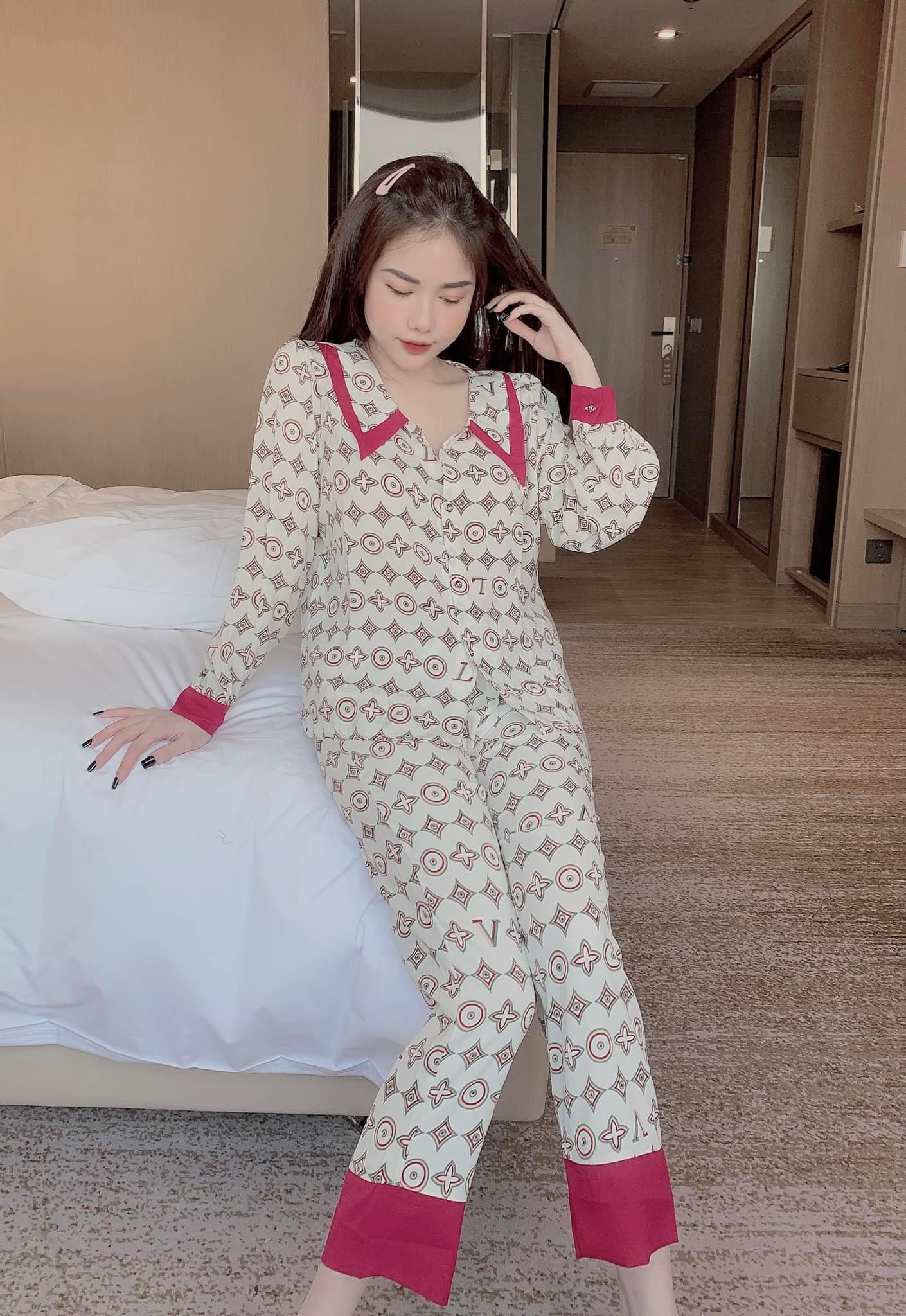 Bộ dài tay lụa Mango