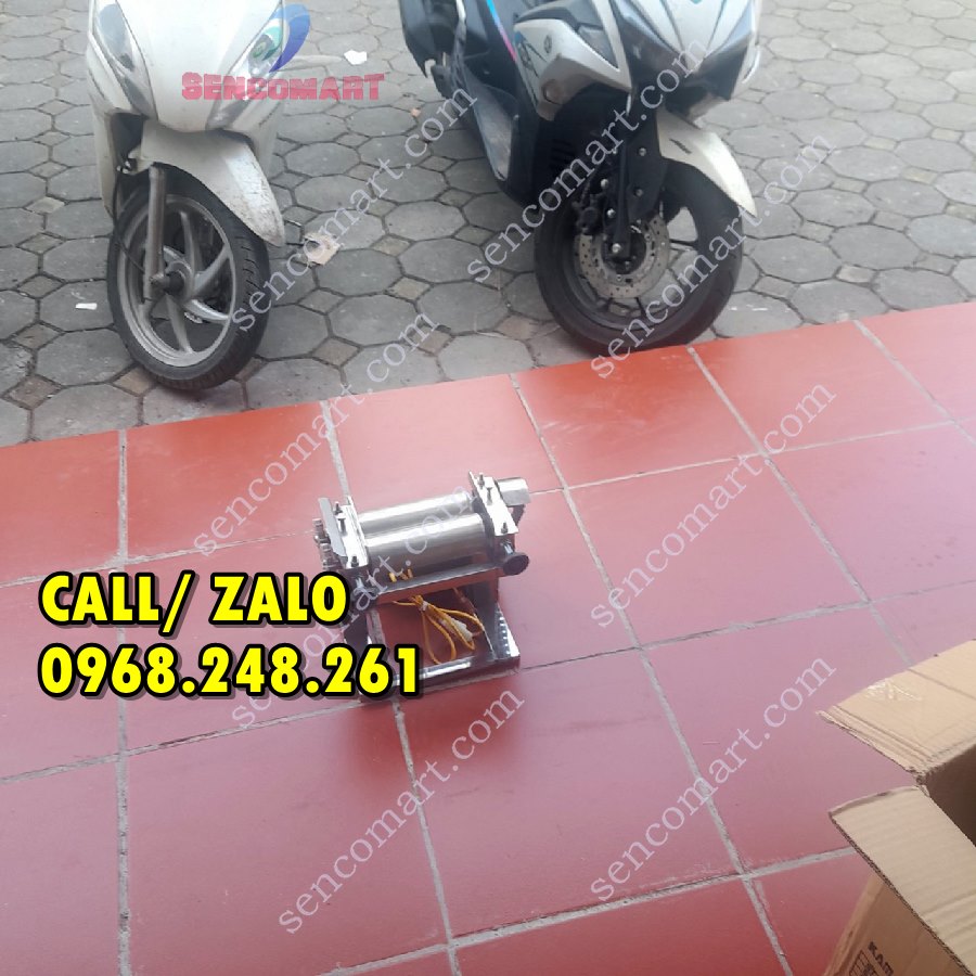 Sale , máy cán mực khô chạy điện lô 17cm , phục vụ du lịch chuyên nghiệp
