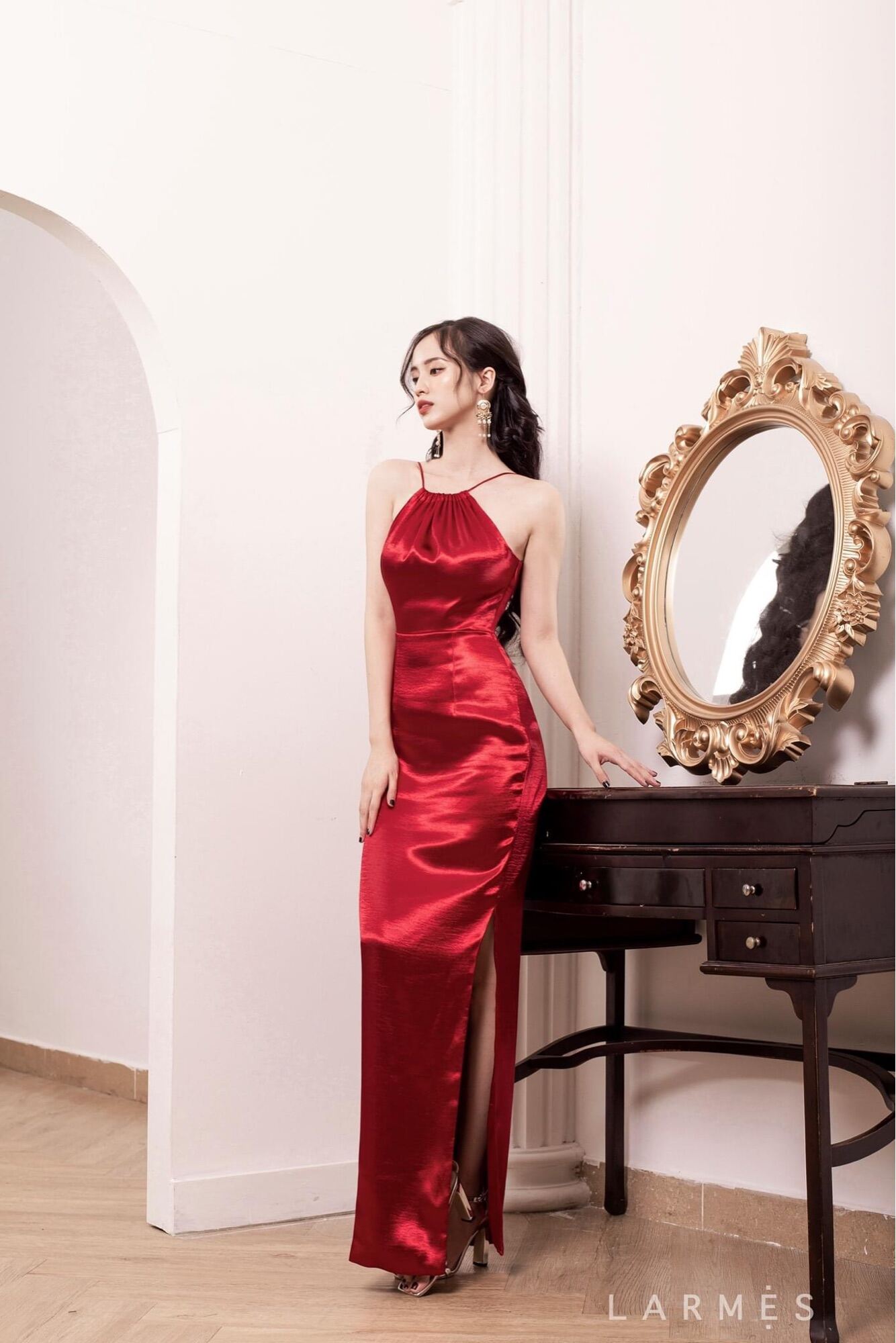 LARMES - Đầm hai dây Ruby, lưng dây đan chéo, xẻ tà váy