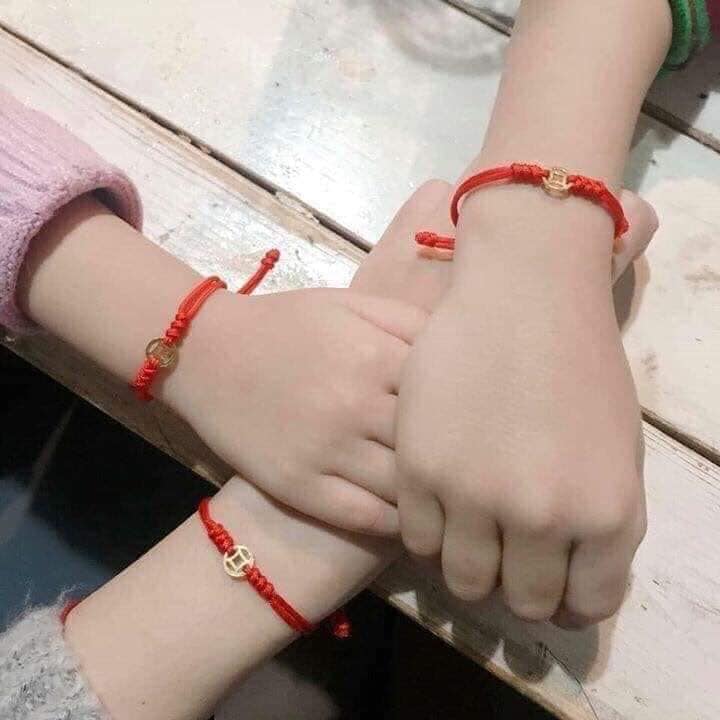 Vòng tay chỉ đỏ đồng xu kim tiền vàng tây