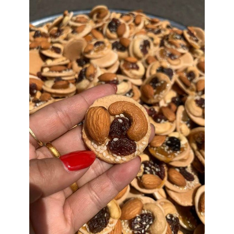 Bánh Đồng Tiền Kèm Hạt Dinh Dưỡng Lon 300GR [Loại Đặc Biệt]  Hàng Ngon Nhà Làm