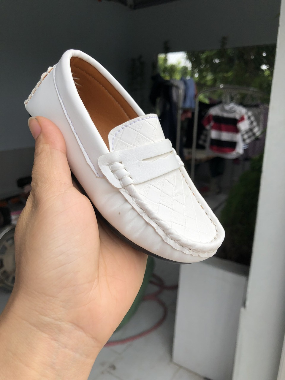 Giày trẻ em in đen trắng caro