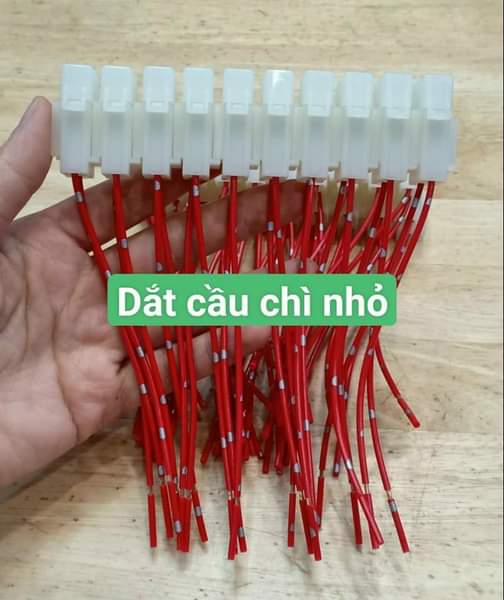 dắt cầu chì oto loại to . nhỏ