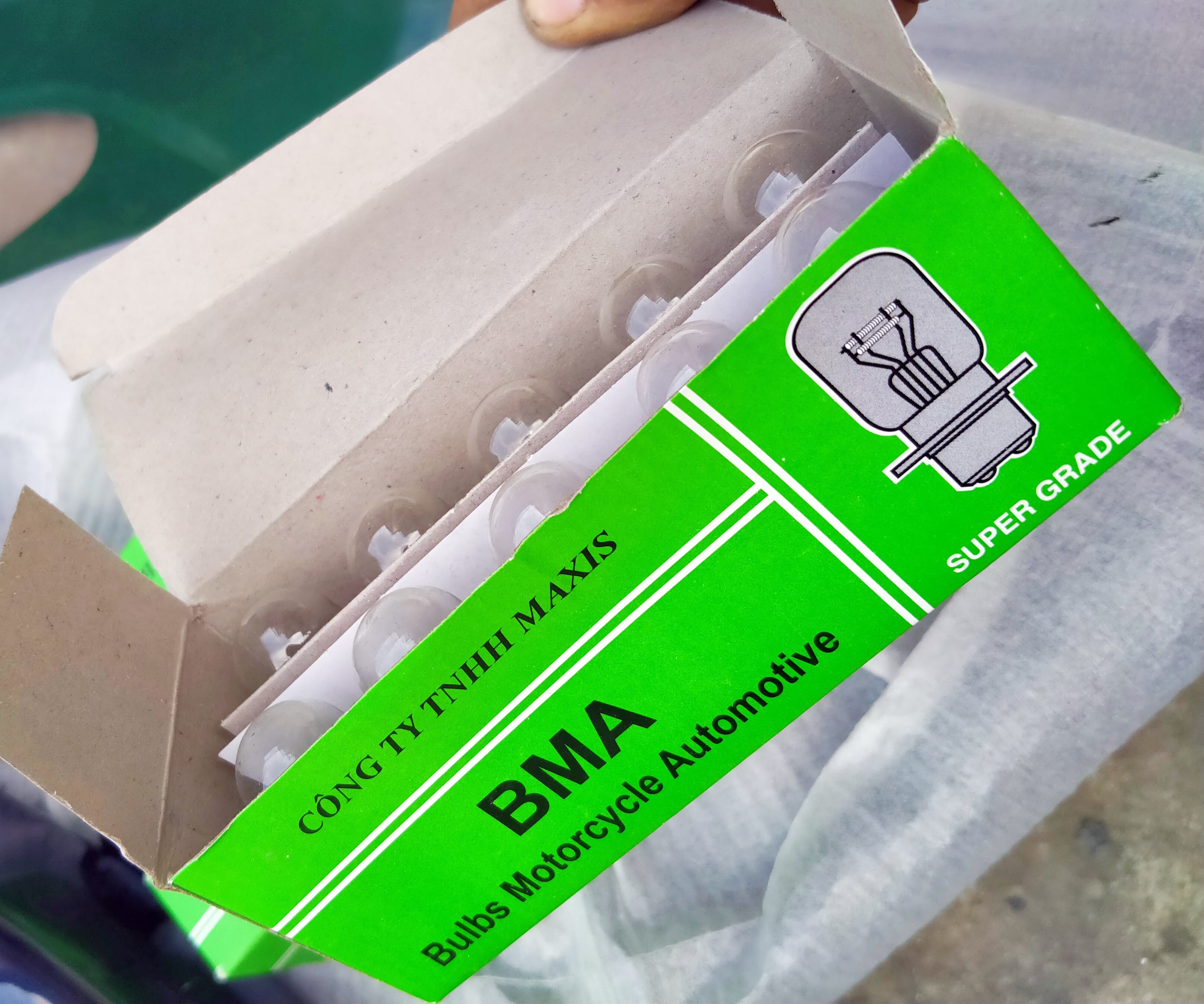 hộp 10 bóng pha đèn xe phổ thông wave, dream, cup ....