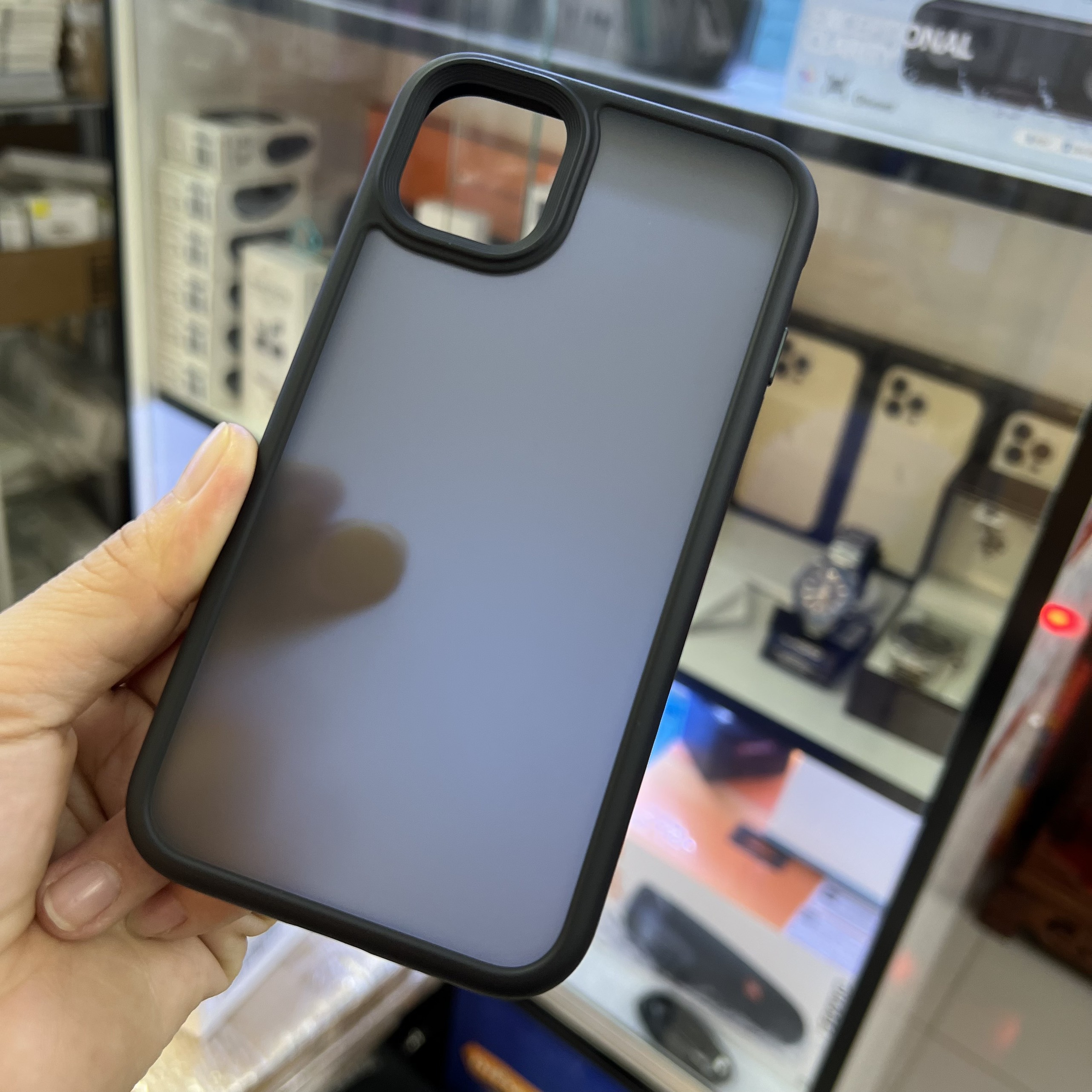 Ốp lưng iPhone 11 Likgus lưng nhám chống sốc tốt