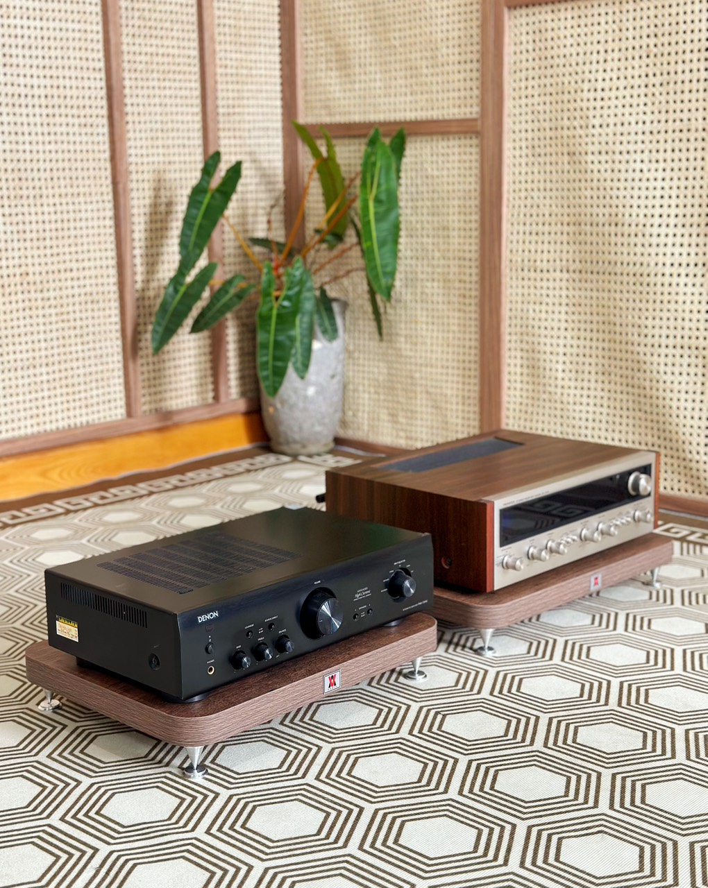 Chân Loa Sub, Kệ để loa sub, Loa cây, Ampli (1chiếc)
