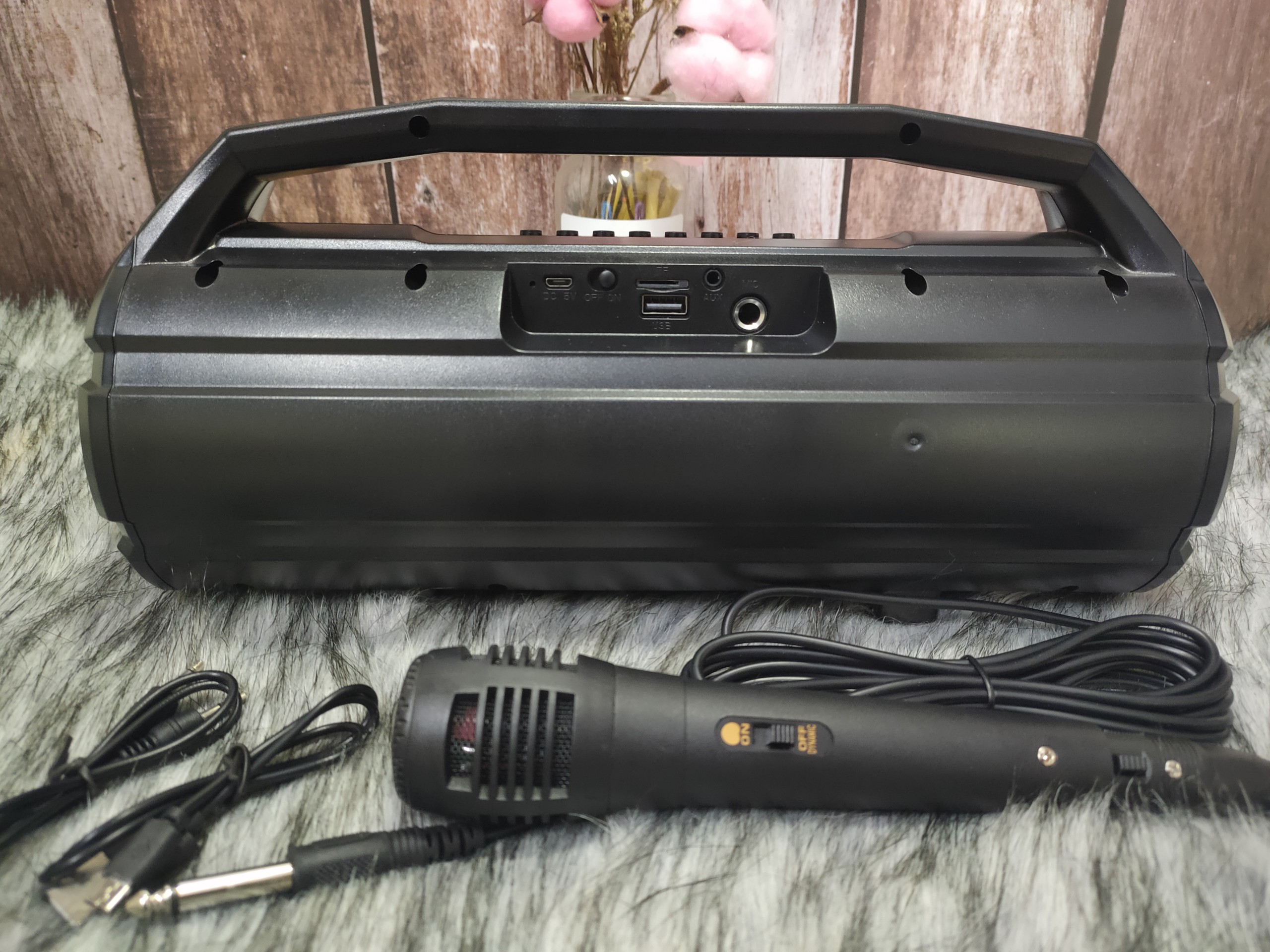 Km-s1 e818 Bluetooth karaoke speaker direct plug wired microphone karaoke speaker LED lamp strobe strong bass battery nice design 5D surround sound