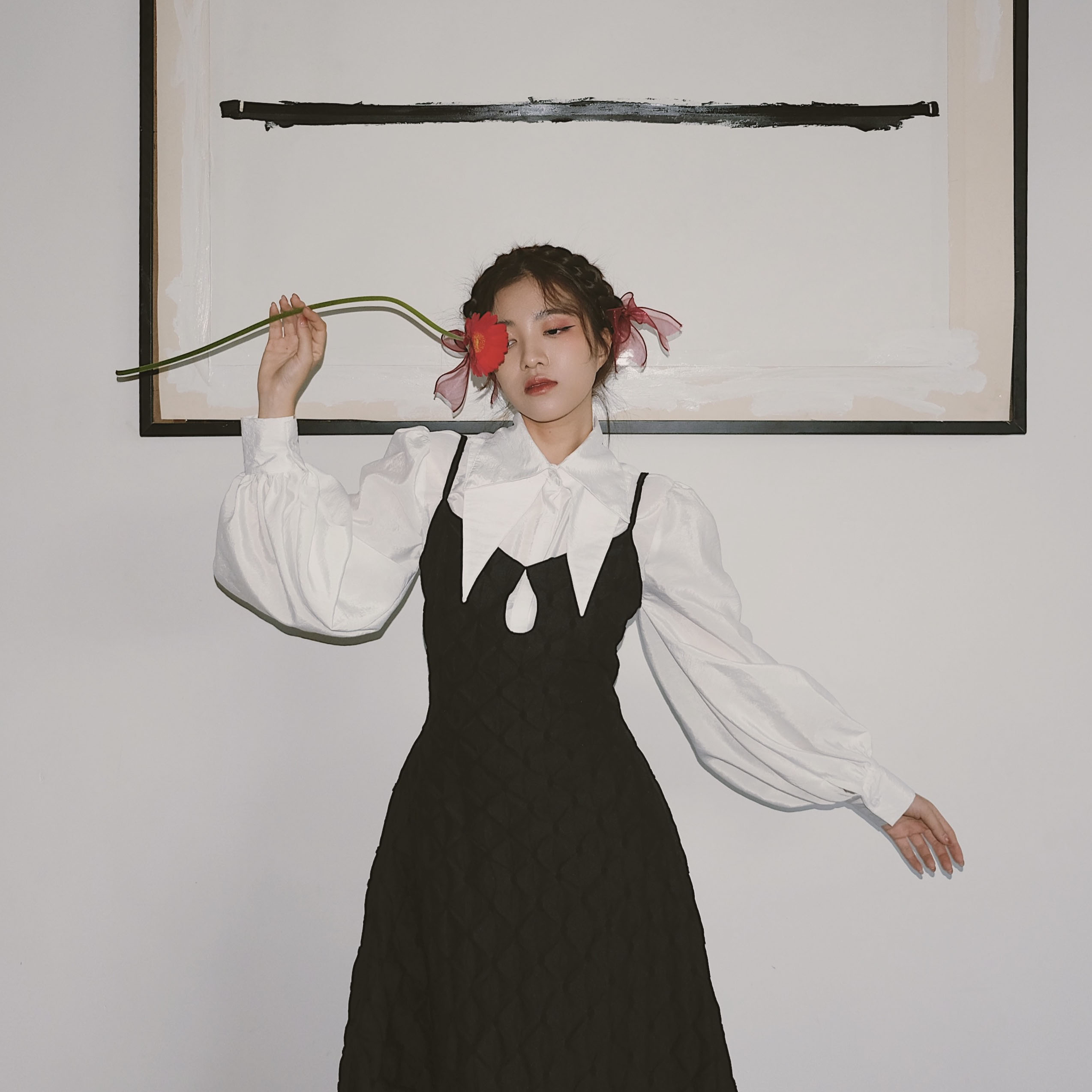 INTO.EIGHT | Đầm đen vải gấm cắt giọt nước INTO.EIGHT thiết kế (Dainty Dress)