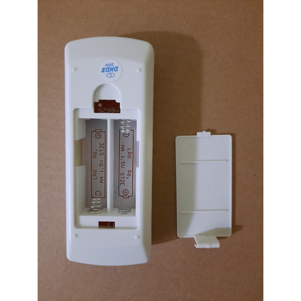 Điều khiển quạt panasonic 4 cánh tặng kèm pin