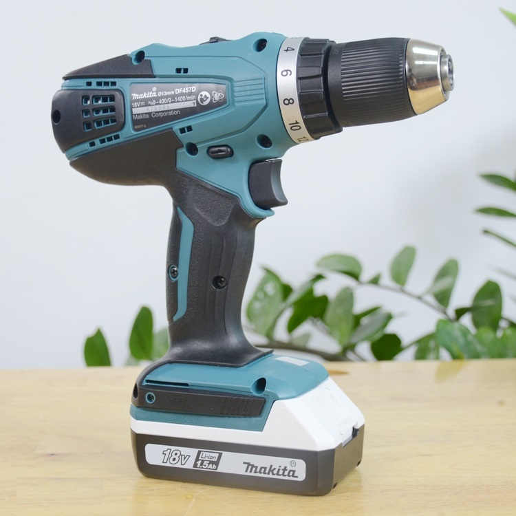 Máy khoan vặn vít dùng pin Makita DF457DWE