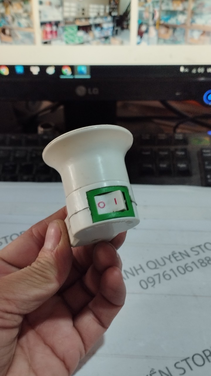 Đui liền phích cắm có công tắc