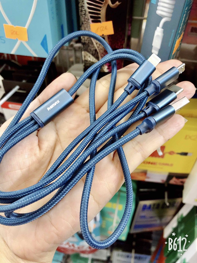 [HCM]Cáp sạc Remax 3 đầu RC-131TH Iphone - Micro usb - Type C | BH 3 tháng 1 đổi 1 - Hoàng Yến Computer
